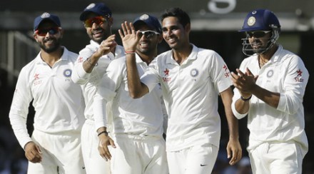 भुवनेश्वर कुमारच्या भेदक माऱ्यामुळे इंग्लंडचा डाव गुंडाळण्यात भारताला यश