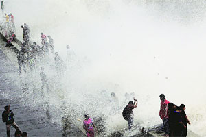 पावसाळा विशेष : ‘फ्रिकआऊट’ पाऊस! पावसाळा विशेष : ‘फ्रिकआऊट’ पाऊस!