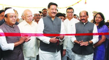 सर्व तालुक्यांमध्ये प्रशासकीय इमारती उभारणार सर्व तालुक्यांमध्ये प्रशासकीय इमारती उभारणार