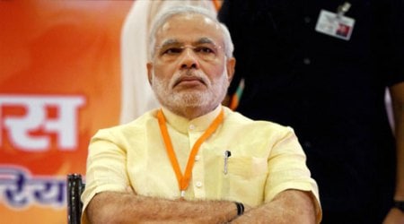गुजरातमध्ये मुंबई नेण्याचा मोदींचा डाव