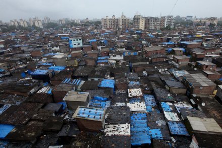 ‘देशातील निम्म्या झोपडपट्टय़ांत पाच वर्षांत सुविधासुधार नाही’
