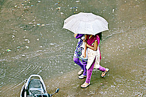 हर्षोत्फुल श्रावणसरी…