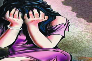 शिकवणी चालकाचा विद्यार्थिनीवर बलात्कार