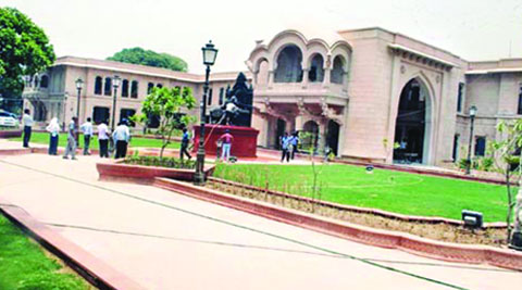 भुजबळ कुटुंबीयांना ८२ कोटींची लाच!