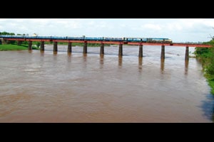 कृष्णा-वारणा नदीच्या पाणलोट क्षेत्रात पावसाचा मुक्काम