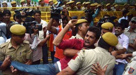 यूपीएससी परीक्षेच्या मुद्दय़ावर सर्वपक्षीय बैठकीची घोषणा यूपीएससी परीक्षेच्या मुद्दय़ावर सर्वपक्षीय बैठकीची घोषणा