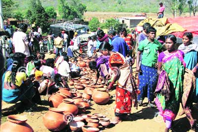 जमिनीला कान लावण्याची गोष्ट.. जमिनीला कान लावण्याची गोष्ट..