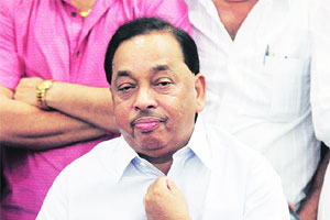 राणे यांना थोपवून मुख्यमंत्र्यांना सूचक इशारा राणे यांना थोपवून मुख्यमंत्र्यांना सूचक इशारा