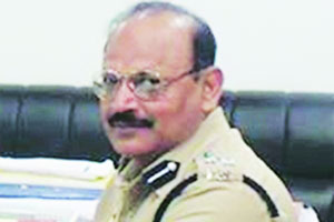 लाय डिटेक्टर तपासणीला पारसकर यांचा नकार, मॉडेलची मात्र तयारी लाय डिटेक्टर तपासणीला पारसकर यांचा नकार, मॉडेलची मात्र तयारी