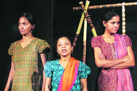 ‘आयदान’ जातजाणीव अन् स्त्रीत्वाचे भोग