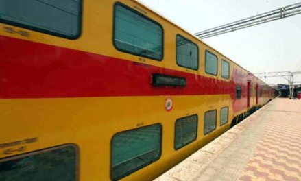 डबल डेकर रेल्वे गाड्या येणार, प्रतिक्षा यादीची कटकट संपणार