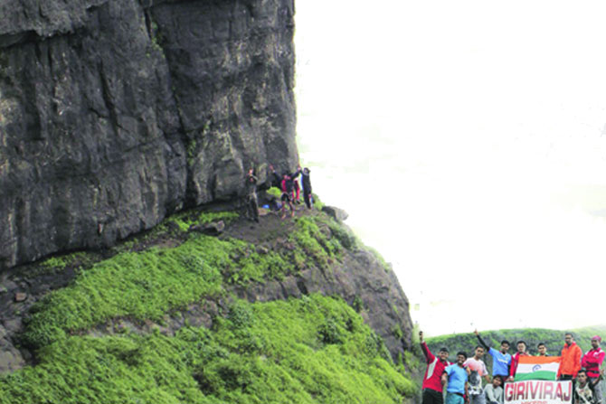नानाच्या अंगठ्यावर नानाच्या अंगठ्यावर