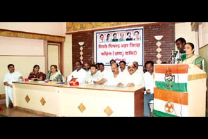 मुख्यमंत्र्यांकडून निर्णय नाही, मंत्रीही निष्क्रिय काँग्रेस मुख्यालय म्हणजे ‘हप्तेगिरी’चा अड्डा