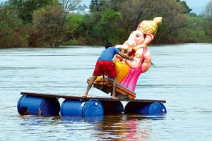 कोल्हापुरात २८ तासांनी मिरवणुकीची सांगता कोल्हापुरात २८ तासांनी मिरवणुकीची सांगता