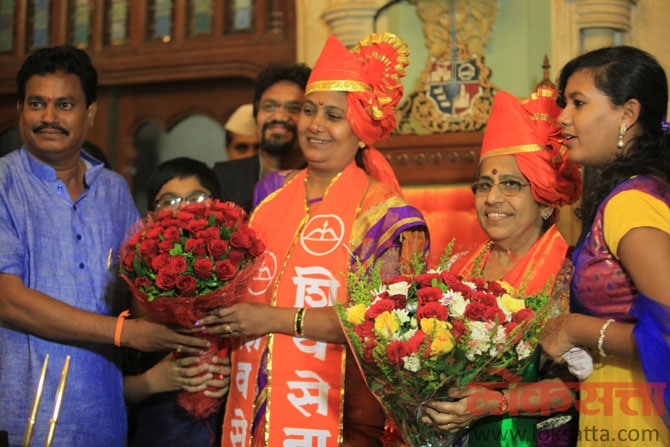 पत्रप्रपंचामुळे महापालिकेत शिवसेनेचे दोन गट पत्रप्रपंचामुळे महापालिकेत शिवसेनेचे दोन गट