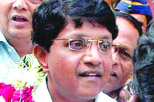 आठवलेंना शह देण्यासाठी संविधान मोर्चाची स्थापना आठवलेंना शह देण्यासाठी संविधान मोर्चाची स्थापना