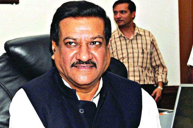 पृथ्वीराज चव्हाण यांचा राजीनामा राज्यपालांनी स्वीकारला पृथ्वीराज चव्हाण यांचा राजीनामा राज्यपालांनी स्वीकारला