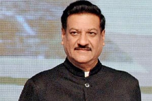 वाहतुकीचे नियम मोडणाऱ्यांवर कारवाई करताना भेदभाव नको