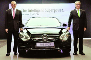 चालकाला ३६० अंश कोनात रस्ता पाहण्याची दृष्टी देणारी ‘चतुर’ मोटार! चालकाला ३६० अंश कोनात रस्ता पाहण्याची दृष्टी देणारी ‘चतुर’ मोटार!