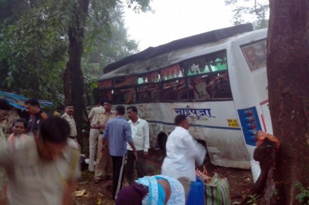 चिपळूणजवळ अपघातात चार ठार; २० जखमी