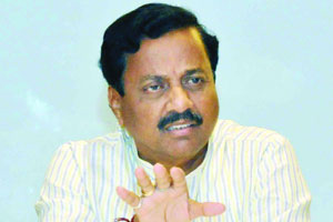 ‘शरद पवारांना सल्ला देण्याइतके पतंगराव कदम ज्येष्ठ नाहीत’ ‘शरद पवारांना सल्ला देण्याइतके पतंगराव कदम ज्येष्ठ नाहीत’