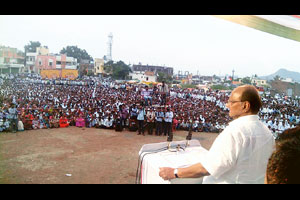 सिंचनाच्या आरोपांवर पवारांकडून नर्मदेची ढाल! सिंचनाच्या आरोपांवर पवारांकडून नर्मदेची ढाल!