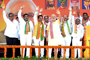 काँग्रेसचे खरे प्रेम गांधीछाप नोटेवर- पंतप्रधान काँग्रेसचे खरे प्रेम गांधीछाप नोटेवर- पंतप्रधान