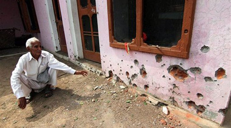 पाकिस्तानी सैन्याचा १५ लष्करी चौक्यांवर हल्ला पाकिस्तानी सैन्याचा १५ लष्करी चौक्यांवर हल्ला
