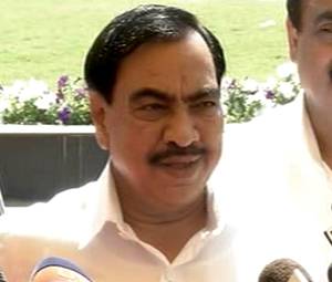 ‘पवार, राज, उद्धव गल्लीतले नेते’