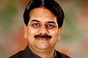 ‘पॉवर’फुल दैनिकातला प्रचार हर्षवर्धन यांना भोवला ‘पॉवर’फुल दैनिकातला प्रचार हर्षवर्धन यांना भोवला