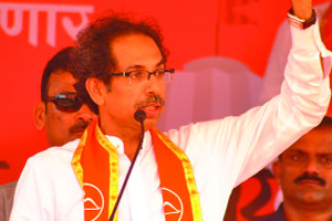 ‘नाथा’ने मारल्या लाथा – उद्धव