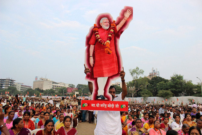 मोदींच्या सभेत सेना काळे झेंडे दाखवणार मोदींच्या सभेत सेना काळे झेंडे दाखवणार