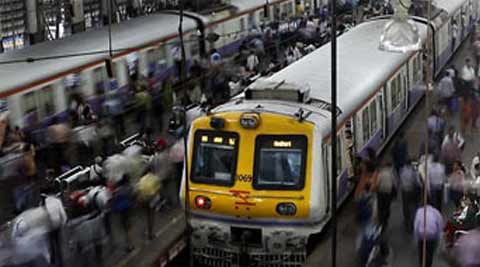 मध्य रेल्वे म्हणते, ‘वारा फितूर आहे’