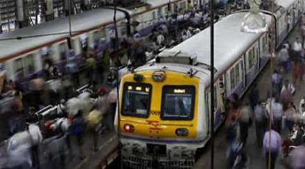 मध्य रेल्वे म्हणते, ‘वारा फितूर आहे’