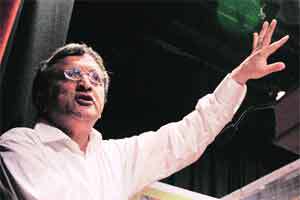 भागवतांच्या भाषणाच्या थेट प्रक्षेपणाला रामचंद्र गुहांचा आक्षेप