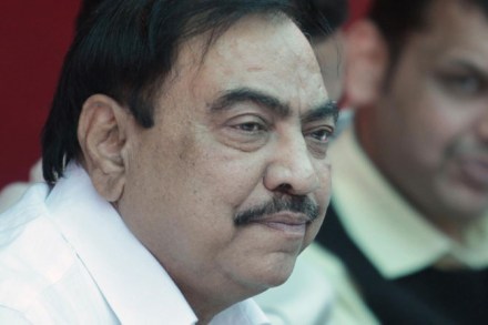 खडसेंच्या पुतण्यासह चौघांविरुद्ध गुन्हे खडसेंच्या पुतण्यासह चौघांविरुद्ध गुन्हे