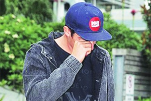 अॅबॉटला कुणीही जबाबदार धरलेले नाही! अॅबॉटला कुणीही जबाबदार धरलेले नाही!