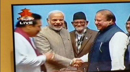 मोदी-शरीफ यांच्यात औपचारिक शुभेच्छांची देवाणघेवाण!