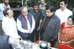 पुण्यातील सार्वजनिक वाहतूक इथेनॉलवर चालवा- गडकरी