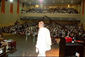 धर्म म्हणजे बाद तारखेनंतरचे औषध, गुलजार यांचे मत धर्म म्हणजे बाद तारखेनंतरचे औषध, गुलजार यांचे मत