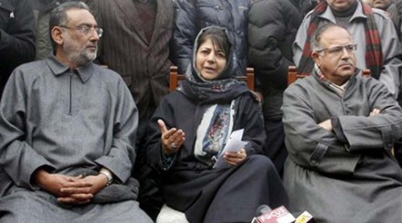 जम्मू-काश्मीरच्या राज्यपालांकडून पीडीपी, भाजपला चर्चेचे आमंत्रण