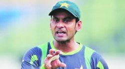 गोलंदाजीच्या वादग्रस्त शैलीमुळे हाफीझ निलंबित