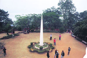 अग्निगड ते बामुनी हिल्स