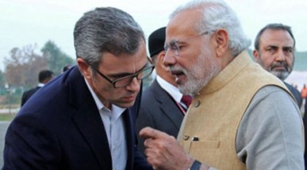 जम्मू काश्मीरचे माजी मुख्यमंत्री ओमर अब्दुल्ला आणि पंतप्रधान नरेंद्र मोदी (संग्रहित छायाचित्र)