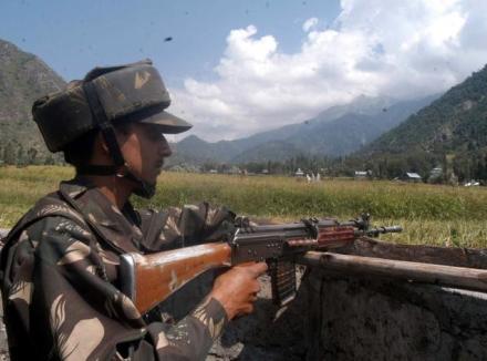 सीमेपलीकडून गोळीबार, २ जवान शहीद सीमेपलीकडून गोळीबार, २ जवान शहीद