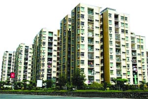 मुंबईकरांवरील वाढीव ओझ्यास भाजपचा विरोध, सेनेची मूक संमती