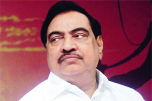 खडसेंची पुन्हा नाराजी खडसेंची पुन्हा नाराजी