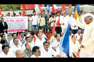 कॉ. पानसरे यांच्यावरील हल्ल्याचा निषेध कॉ. पानसरे यांच्यावरील हल्ल्याचा निषेध