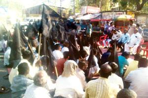 पानसरे खुनीहल्ल्याच्या निषेधार्थ सोलापुरात निदर्शने पानसरे खुनीहल्ल्याच्या निषेधार्थ सोलापुरात निदर्शने