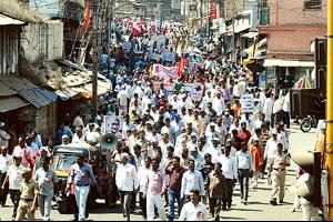 पानसरेंवरील हल्ल्याच्या निषेधार्थ कोल्हापुरात मोर्चा पानसरेंवरील हल्ल्याच्या निषेधार्थ कोल्हापुरात मोर्चा